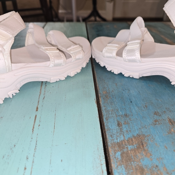 Women's white Sketchers sandals sz 6 - Picture 5 of 7